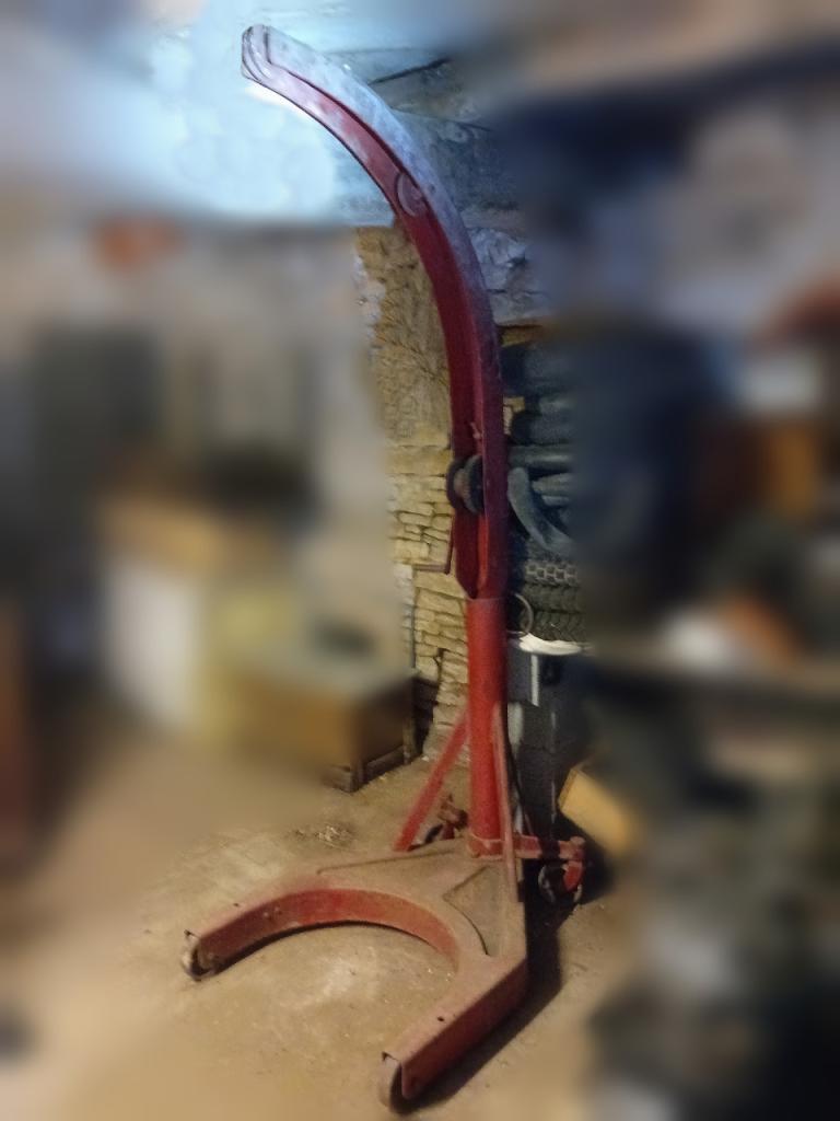 Grue d'atelier LesAnciennes.com