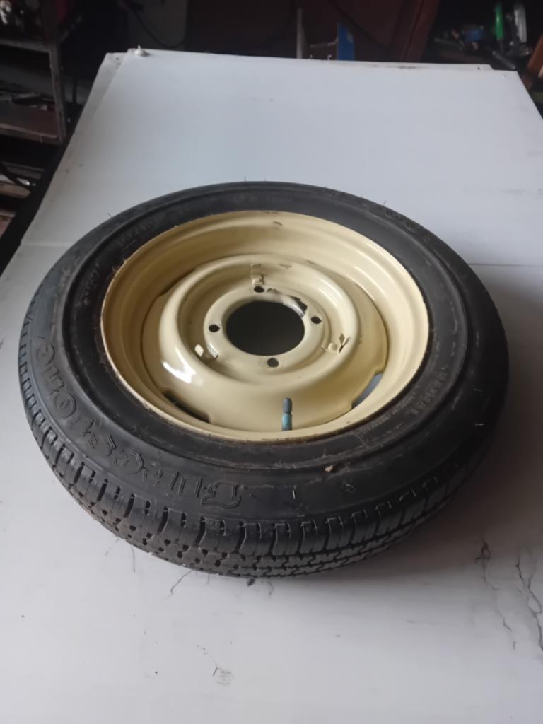 Roue SIMCA Aronde P.6o LesAnciennes.com