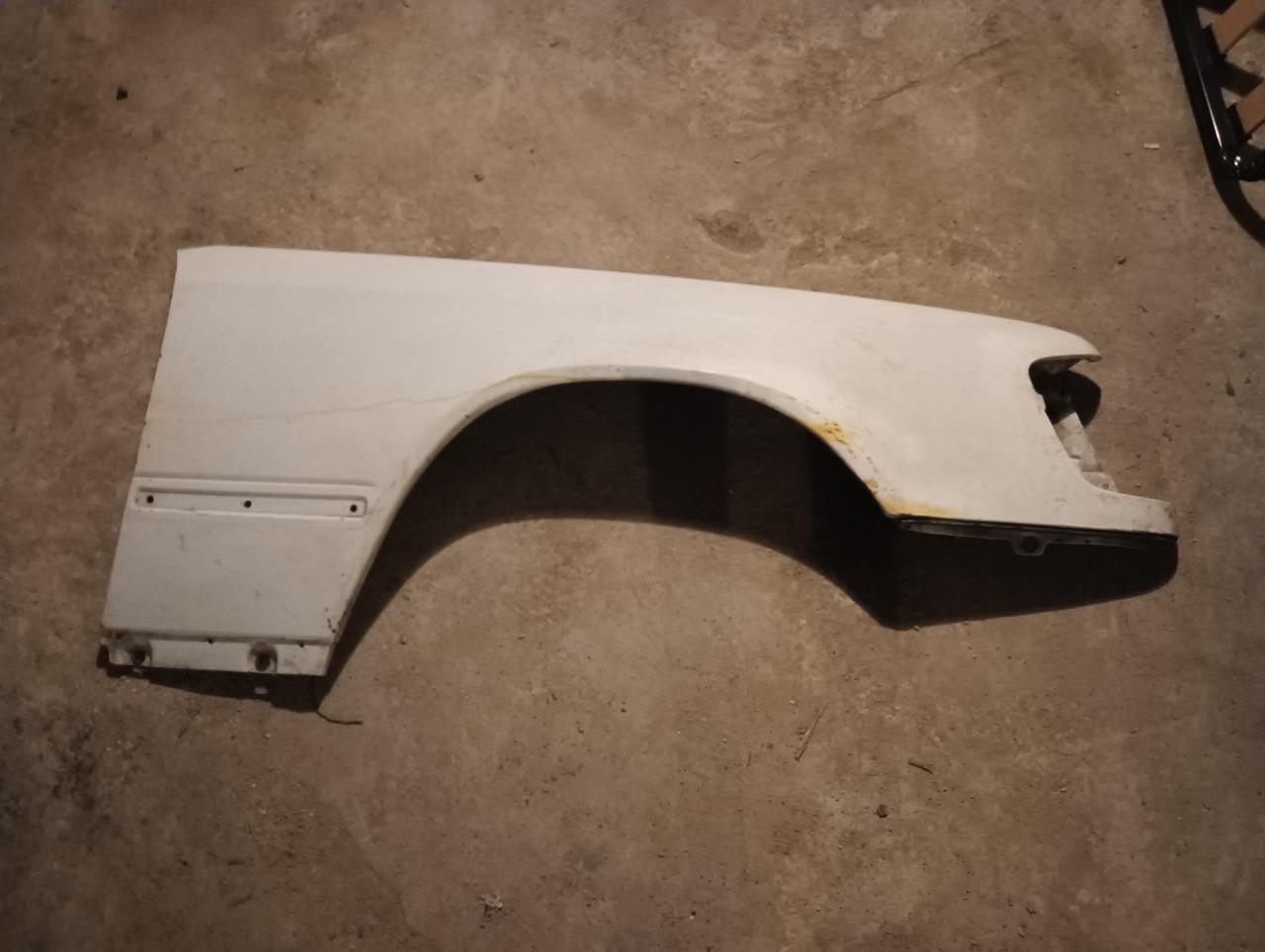 Aile MERCEDES Classe E W124 LesAnciennes.com