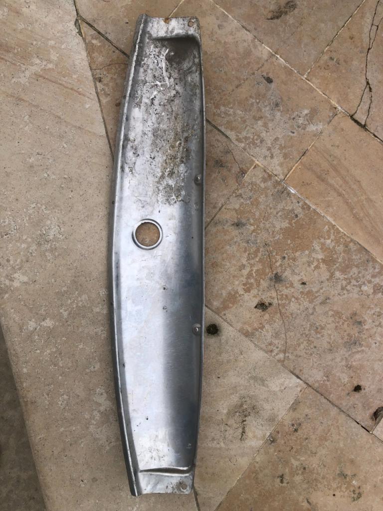 Jupe avant inférieure en aluminium DS19 Citroën LesAnciennes.com