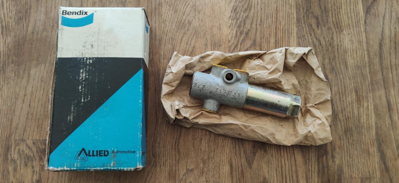 Répartiteur de freins PEUGEOT 305 LesAnciennes.com