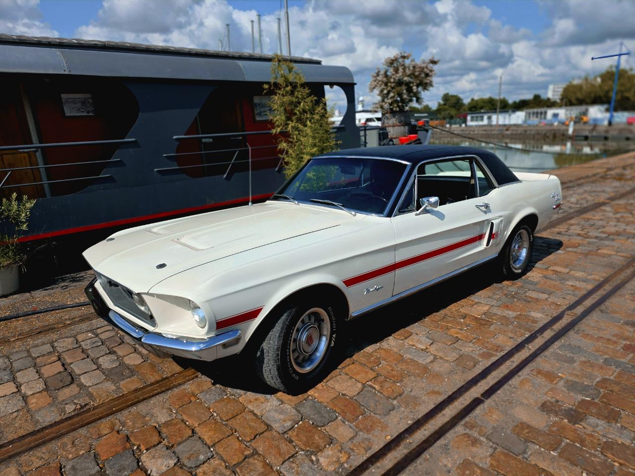 FORD Mustang California Special - 1968 LesAnciennes.com