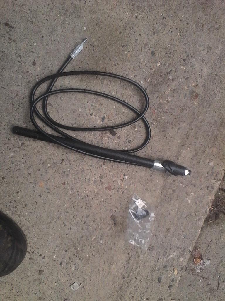 Antenne d'aile rétractable vintage NOS gainée LesAnciennes.com