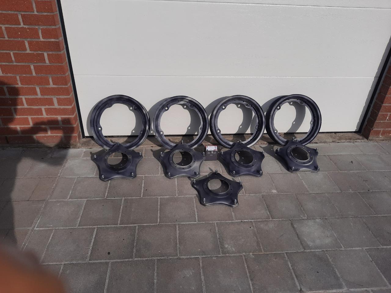 Jantes RENAULT 4CV LesAnciennes.com