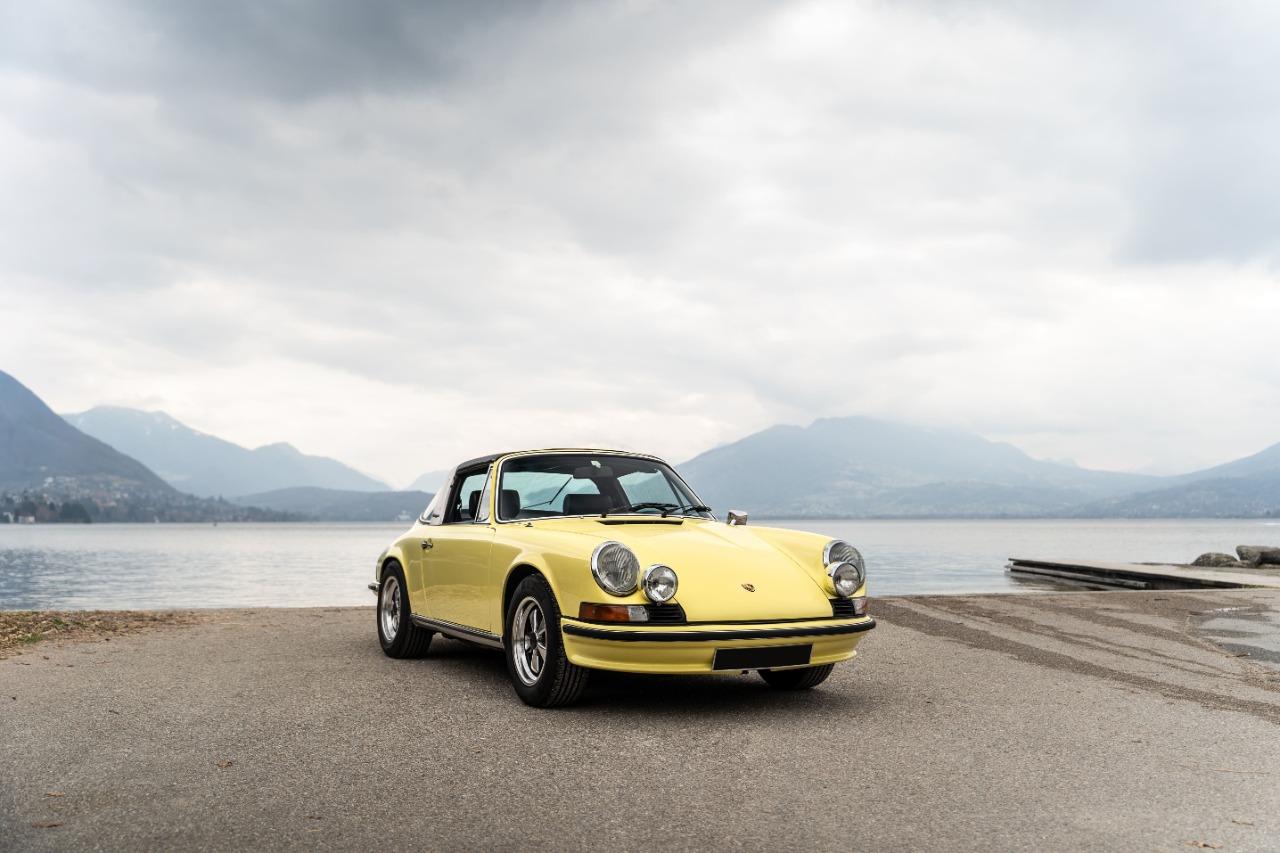 PORSCHE 911 2.4 T targa - 1972 LesAnciennes.com