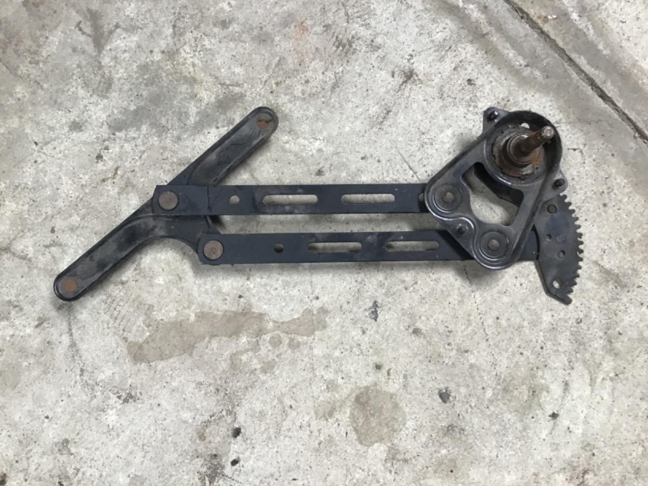 LÈVE VITRE ARRIÈRE GAUCHE RENAULT 11 (R11) LesAnciennes.com