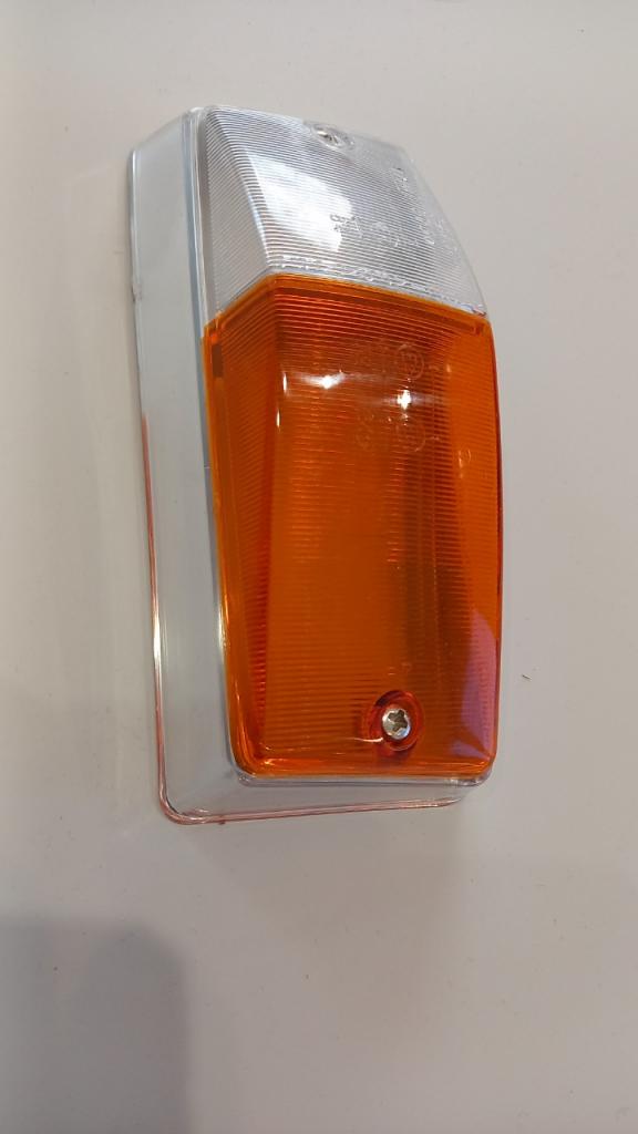 FEU AVANT GAUCHE BICOLORE R16 R16TS R10 LesAnciennes.com