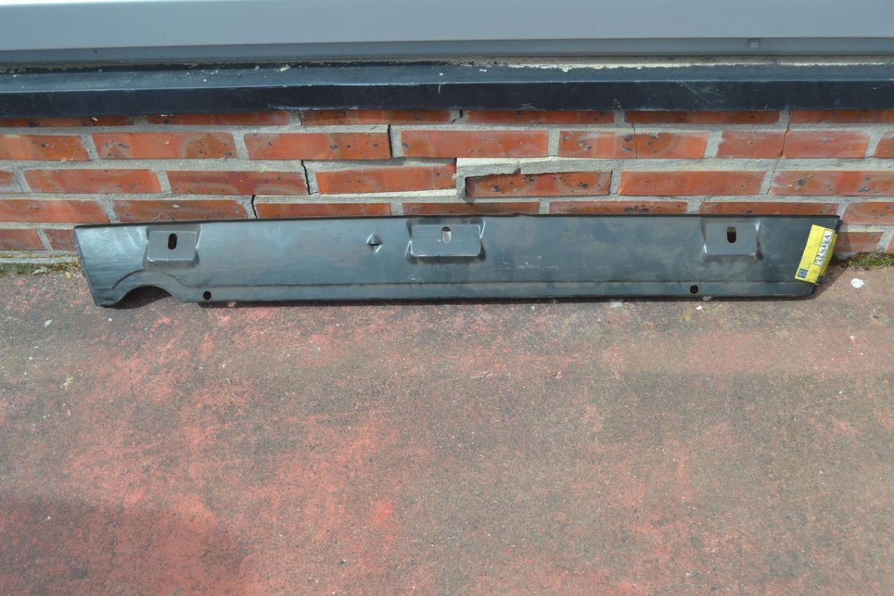 Jupe AR PEUGEOT 304 Berline, neuve d'origine LesAnciennes.com