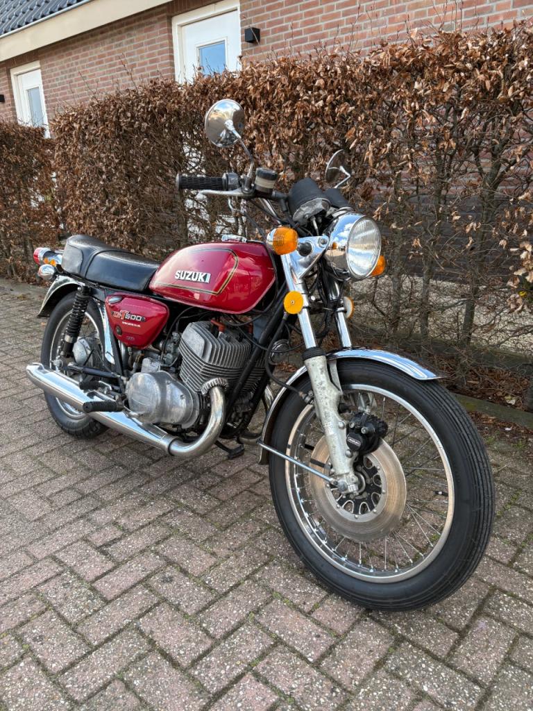 SUZUKI GT 500 - 1976 LesAnciennes.com