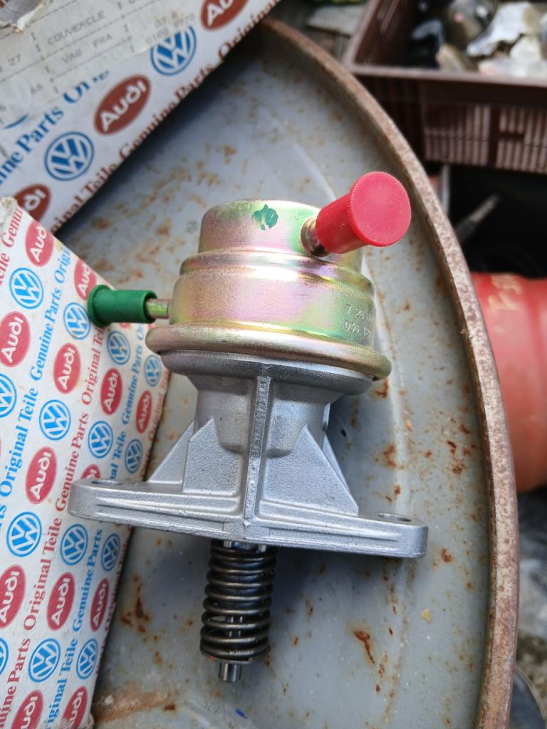 Pompe à essence VOLKSWAGEN Golf 2 LesAnciennes.com