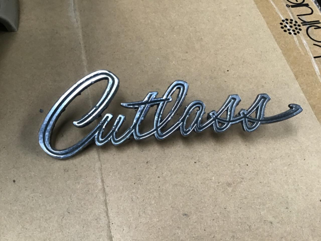 LOGO OLDSMOBILE CUTLASS LesAnciennes.com