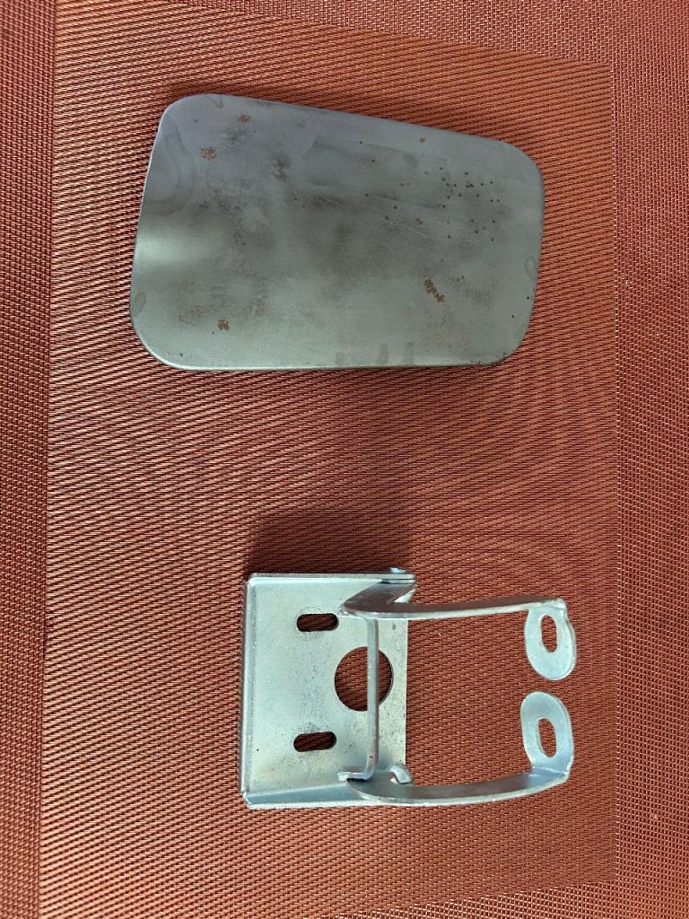 Trappe à essence JAGUAR Type E coupé LesAnciennes.com