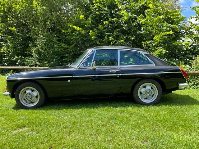 MG MGB GT Overdrive Webasto - 1977 LesAnciennes.com