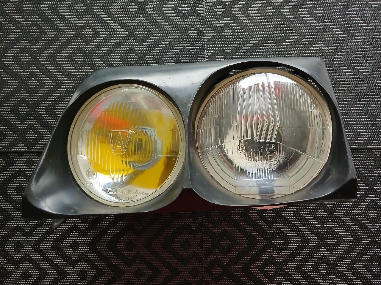 Phare morette gauche PEUGEOT 205 LesAnciennes.com