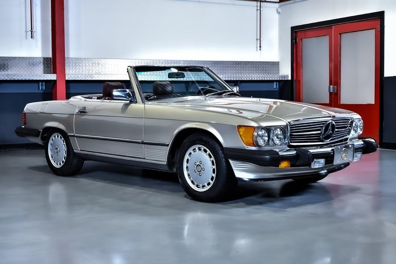 1986 Mercedes-Benz R107 560SL Convertible 5,6L V8 LesAnciennes.com