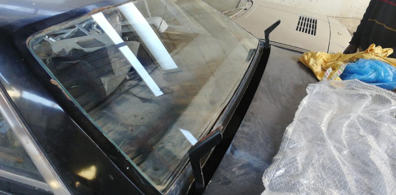 Lunette arrière Ferrari 365/400 et 412 LesAnciennes.com