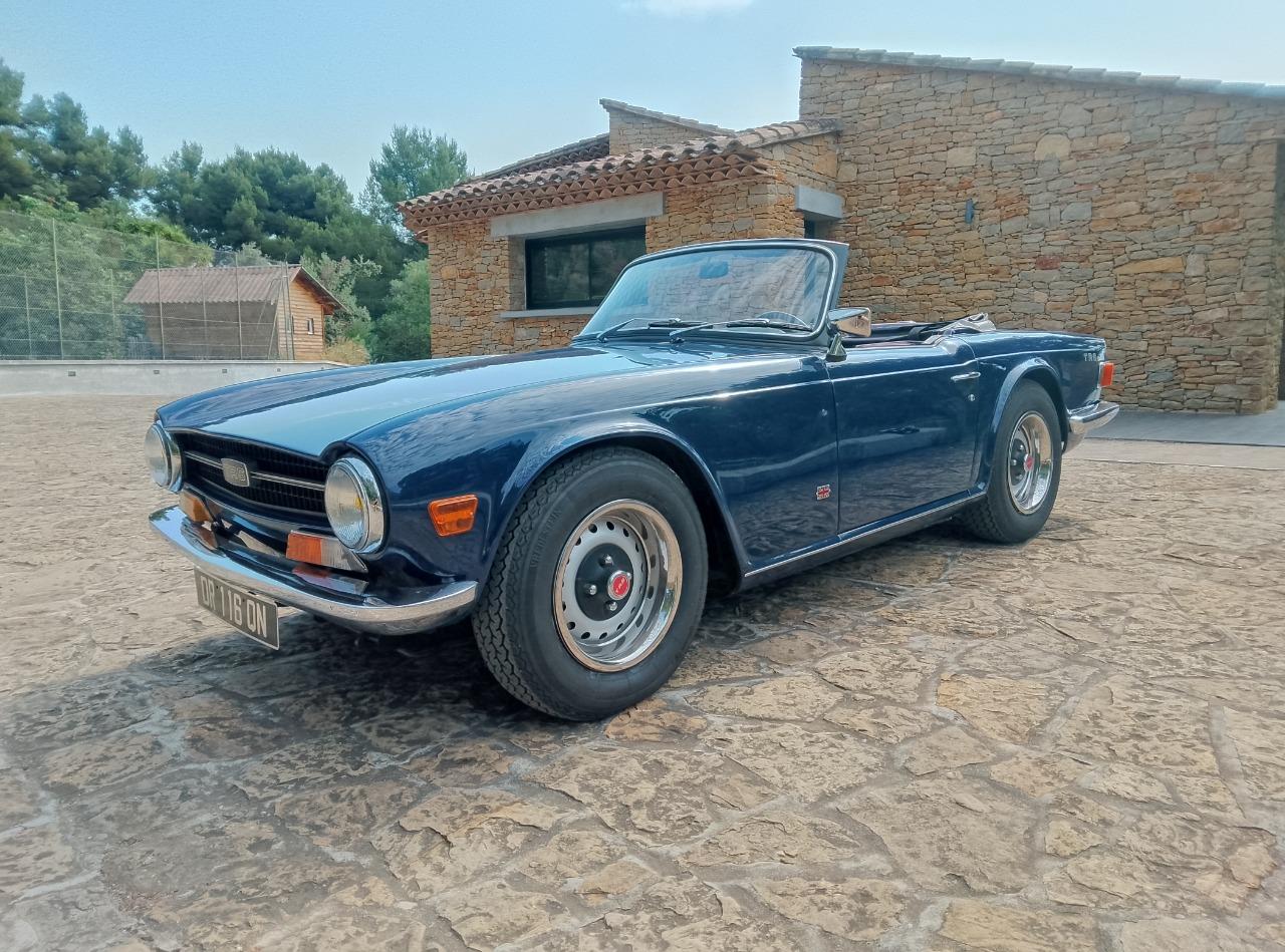 TRIUMPH TR6 V6 2.5 150ch PI OVER - 1972 LesAnciennes.com