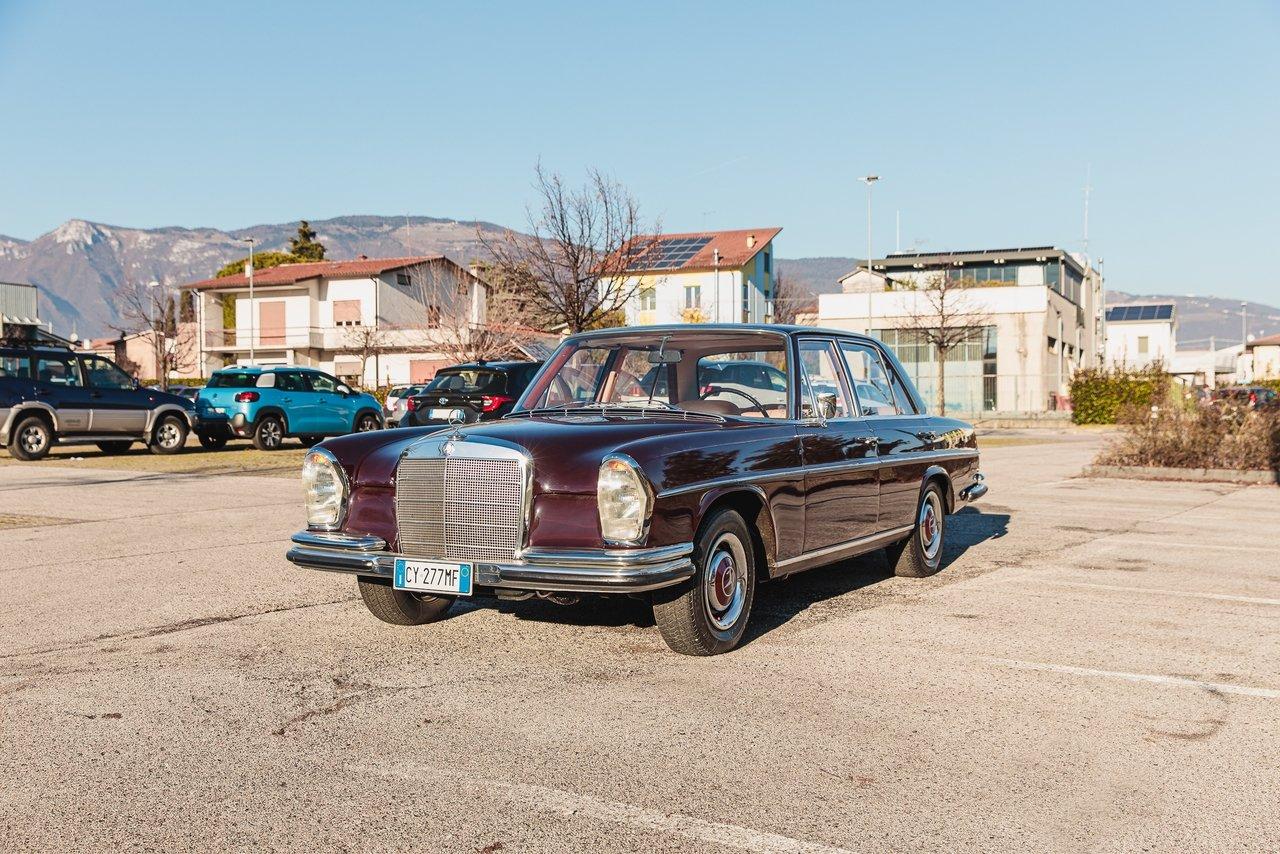 1966 Mercedes-Benz 250 SE LesAnciennes.com