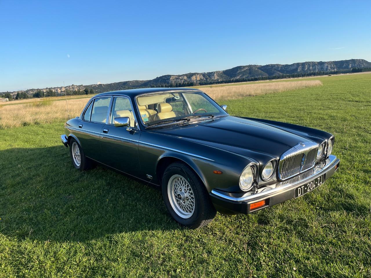 DAIMLER Double Six XJ12 - 1991 LesAnciennes.com
