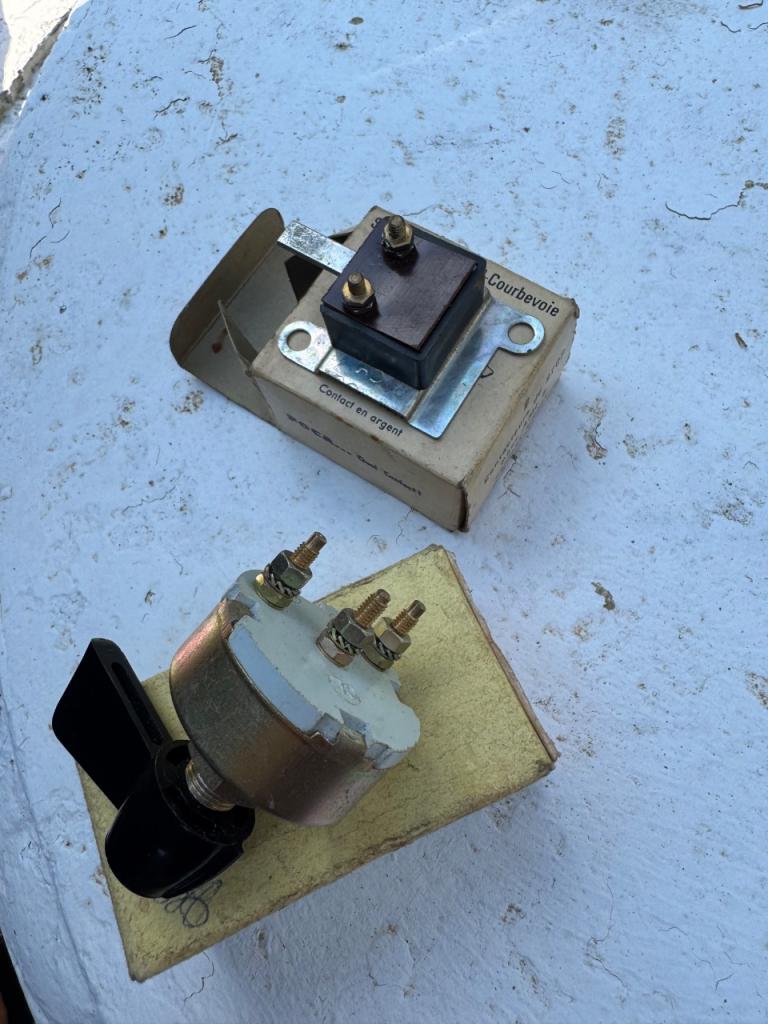 Contacteur de stop LesAnciennes.com