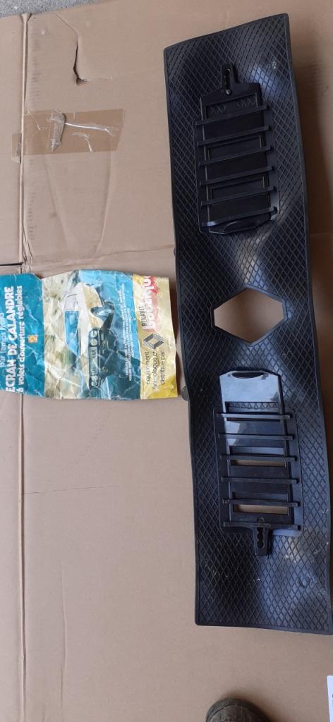 Cache radiateur LesAnciennes.com