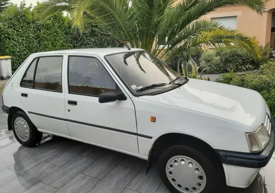 PEUGEOT 205 Sacré numéro - 1995 LesAnciennes.com