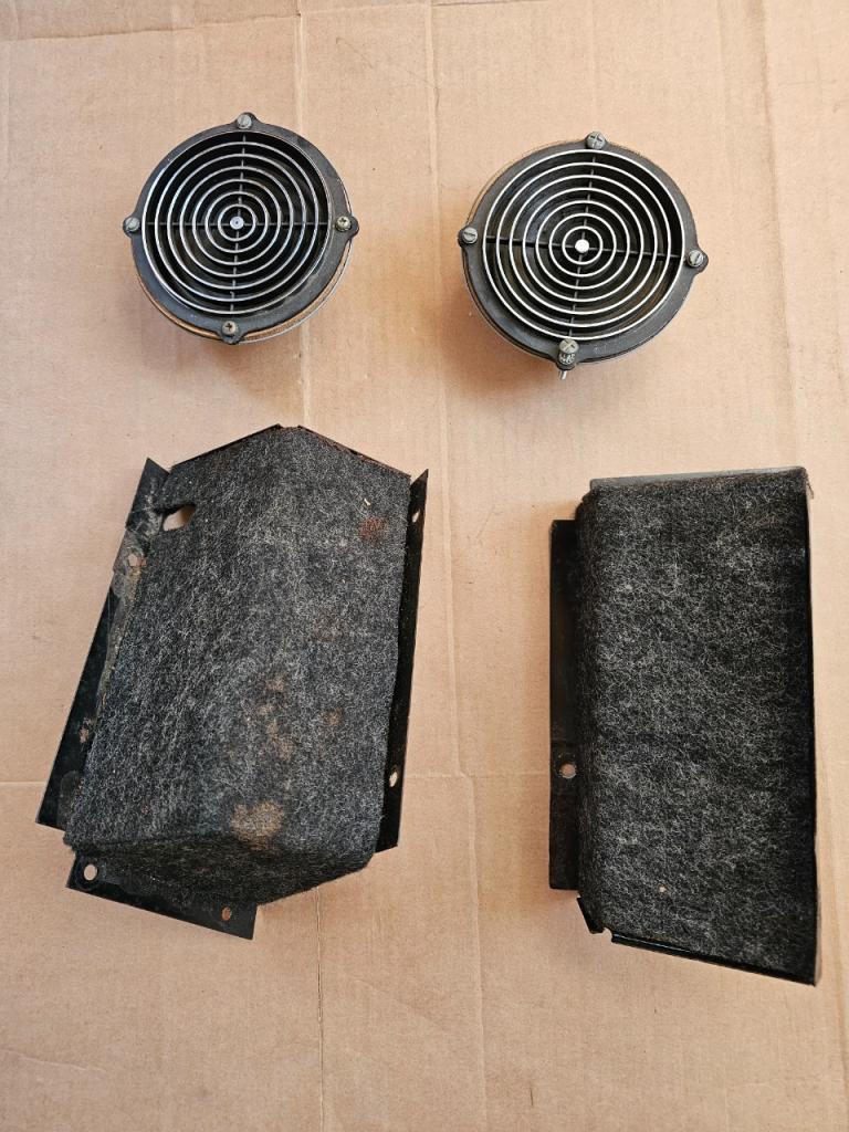 Haut parleur et piece coffre CITROEN SM LesAnciennes.com