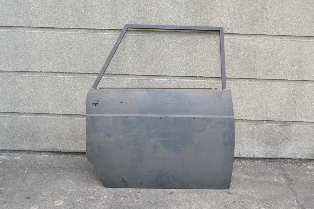 Porte AR DTE PEUGEOT 404 Berline, neuve LesAnciennes.com