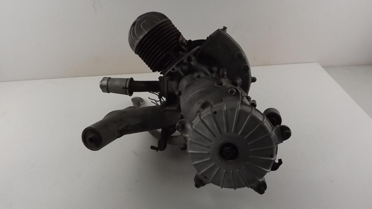 Moteur Piaggio Vespa P80 type V8A1M bon état LesAnciennes.com