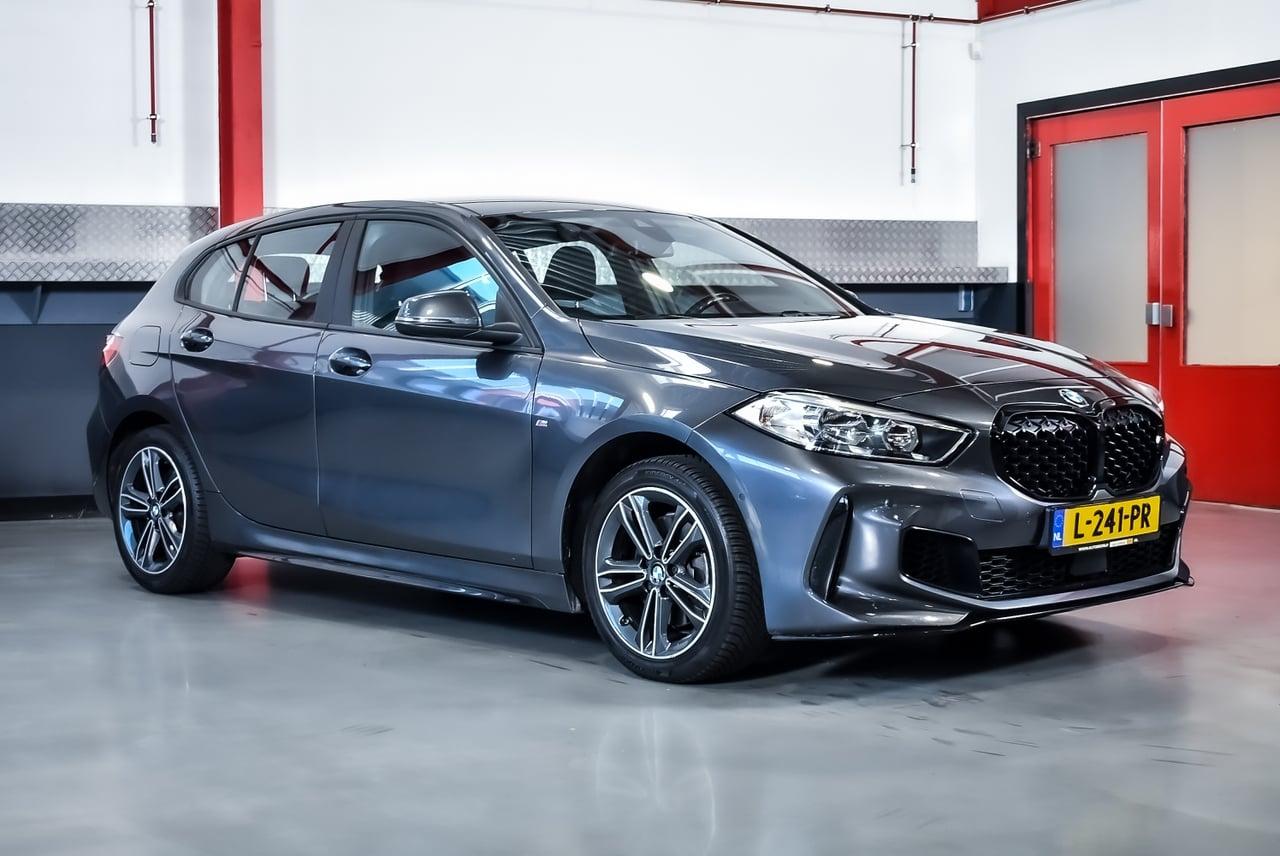 2019 BMW 118i 'M Package' (F40) Hatchback 1,5L LesAnciennes.com