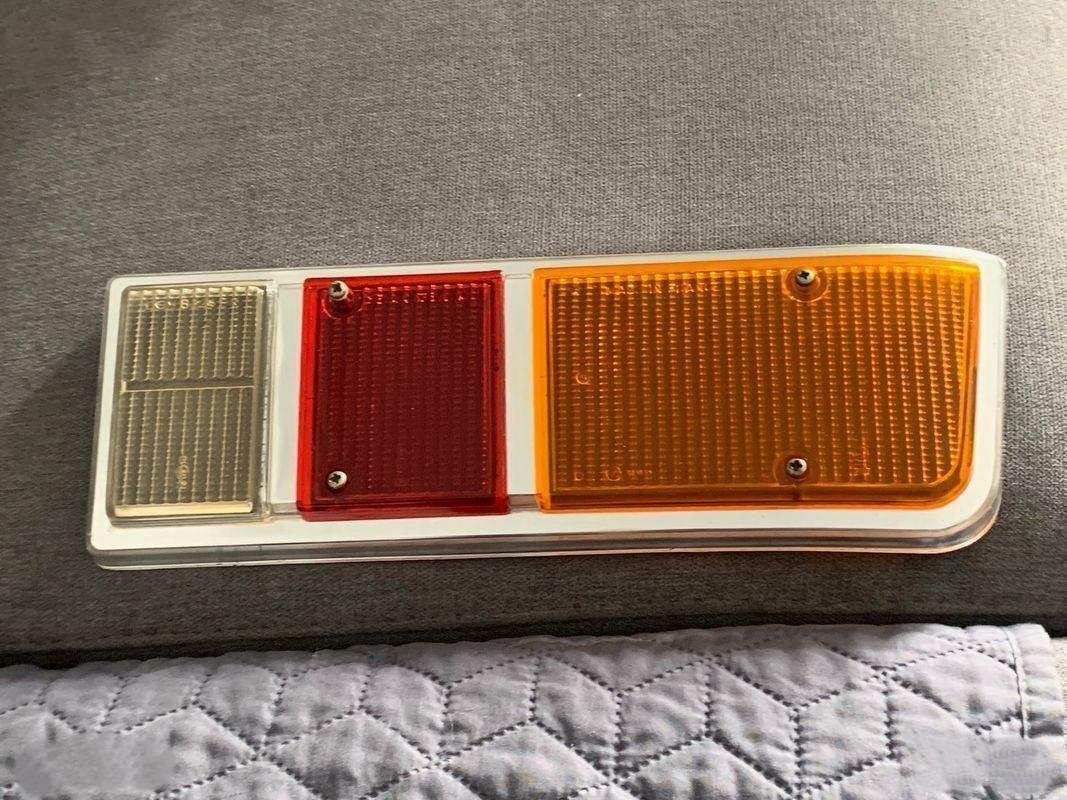 Cabochon arrière droit SEIMA pour Renault 16 TX LesAnciennes.com