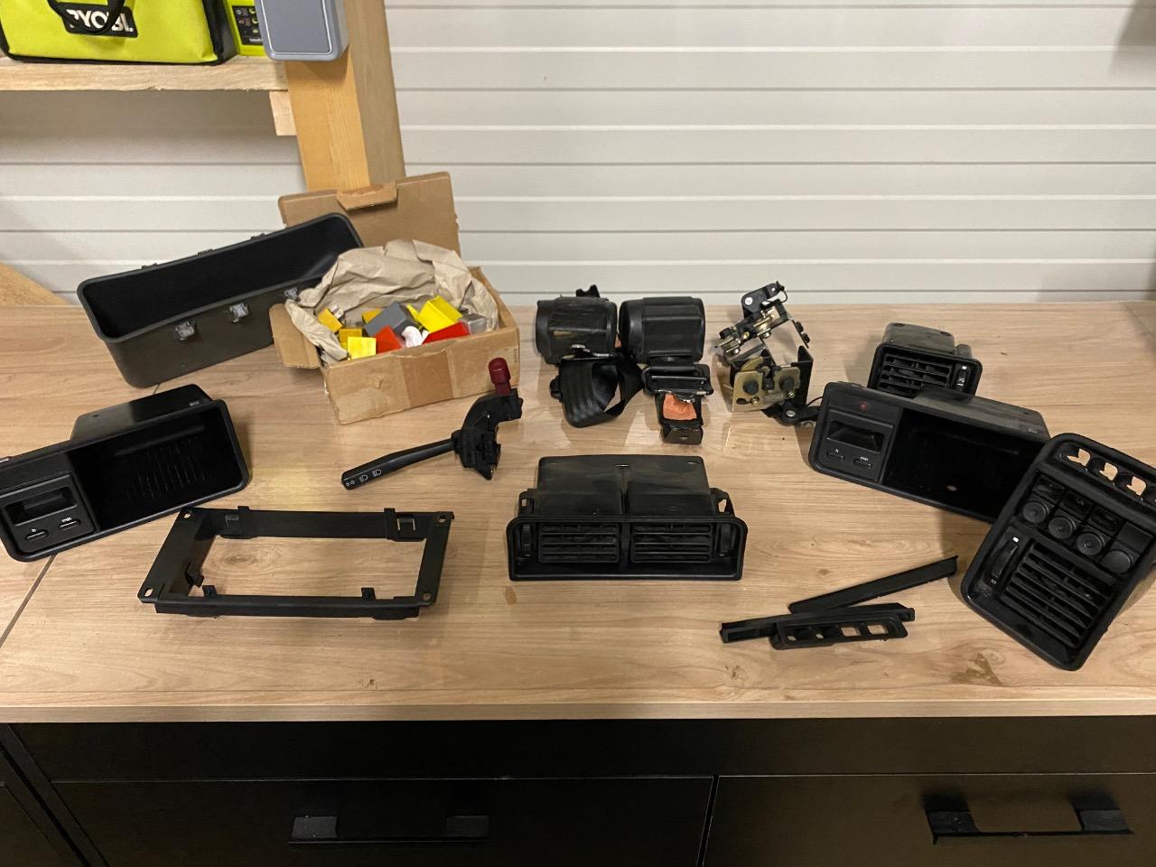 Lot de pièces FORD Sierra LesAnciennes.com