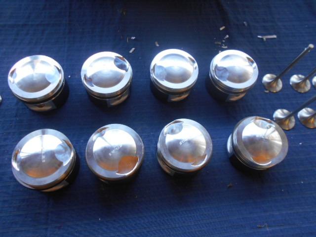 Pistons et soupapes Ferrari 308 2v LesAnciennes.com