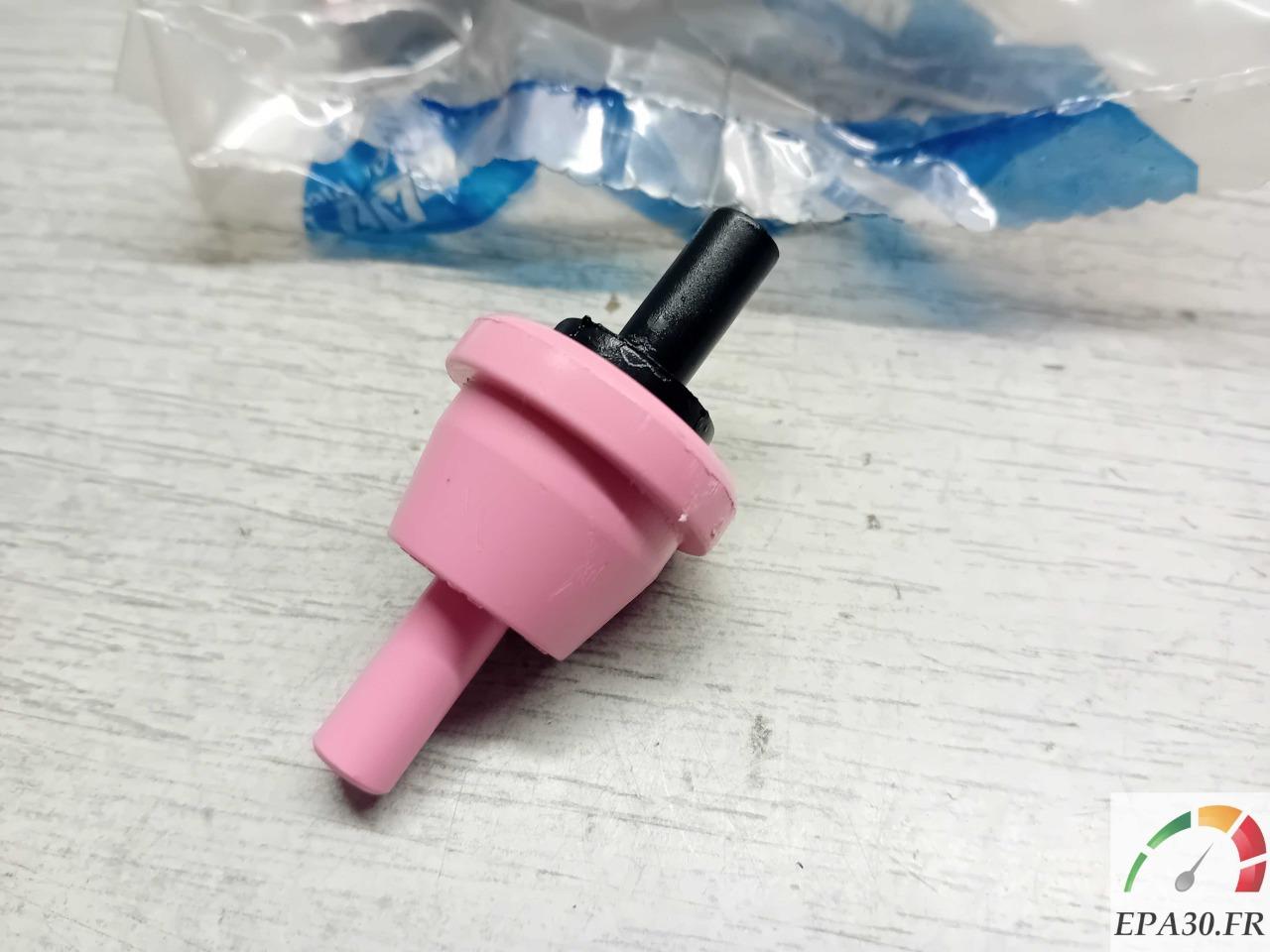 7784633 SOUPAPE DE RESERVOIR FIAT UNO LesAnciennes.com