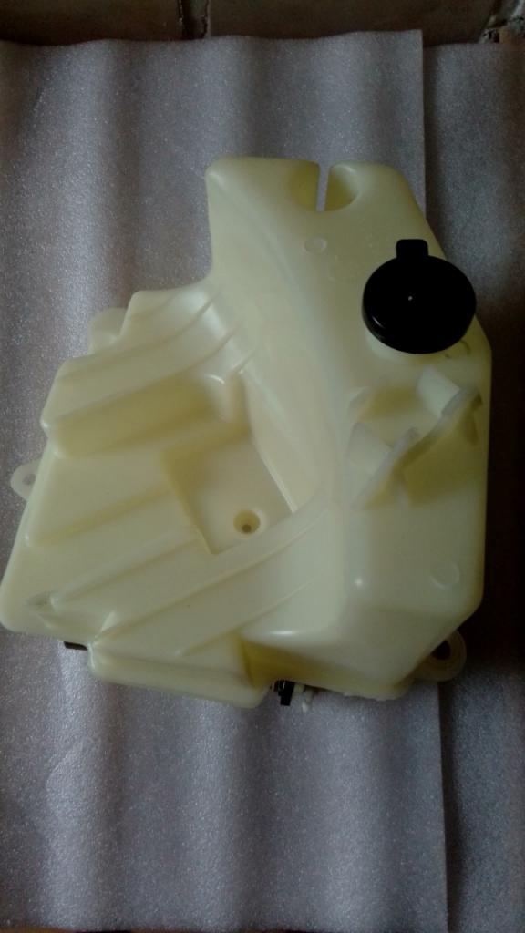 Bocal lave glace FIAT Panda 141 LesAnciennes.com