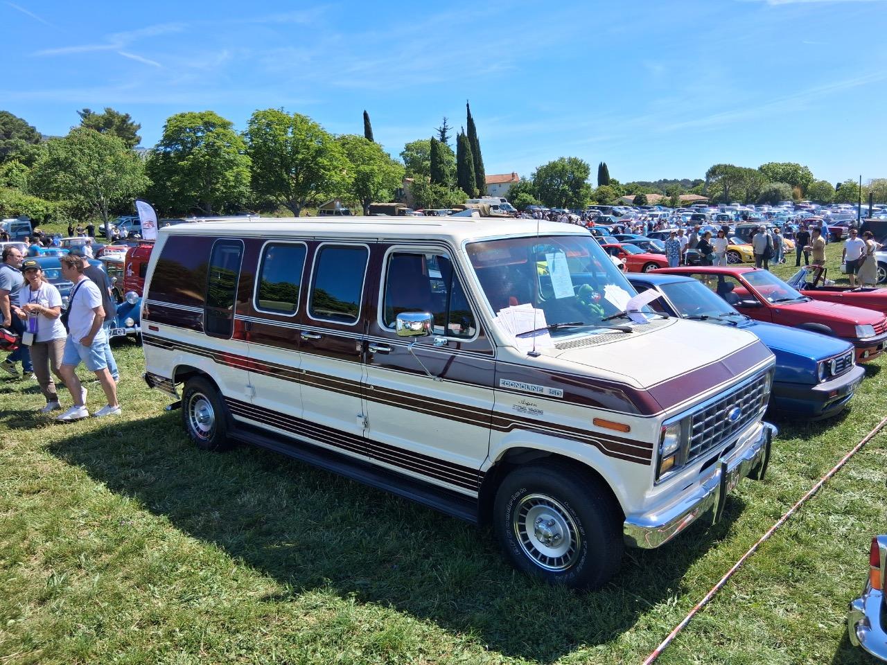 FORD econoline e-150 van - 1990 LesAnciennes.com