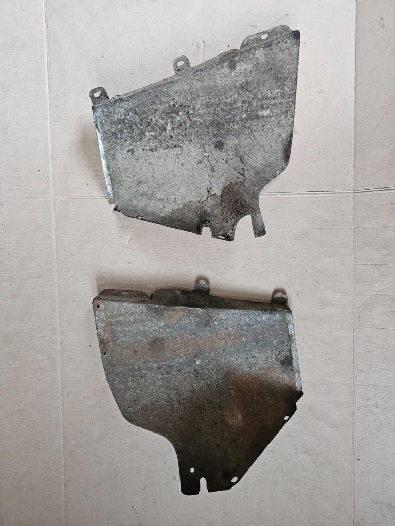 Tole ecran arrière CITROEN DS LesAnciennes.com