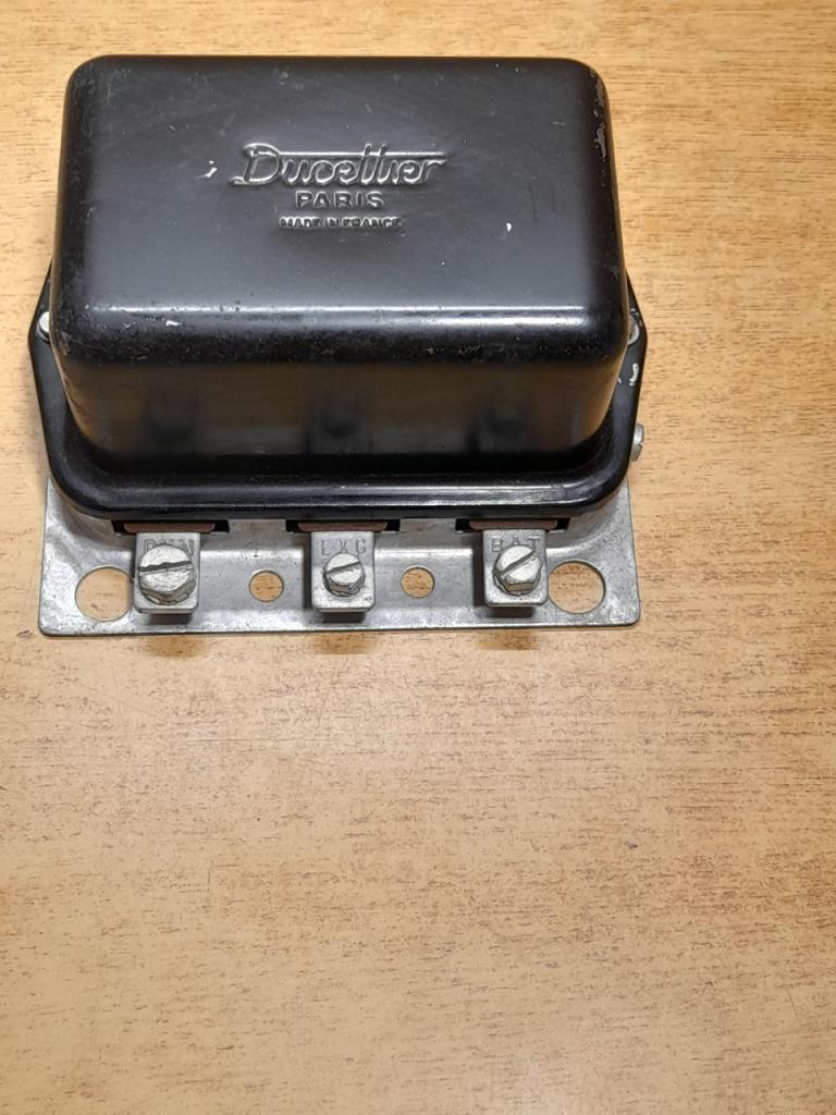 Régulateur de Dynamo Camion UNIC Berliet Tracteur LesAnciennes.com