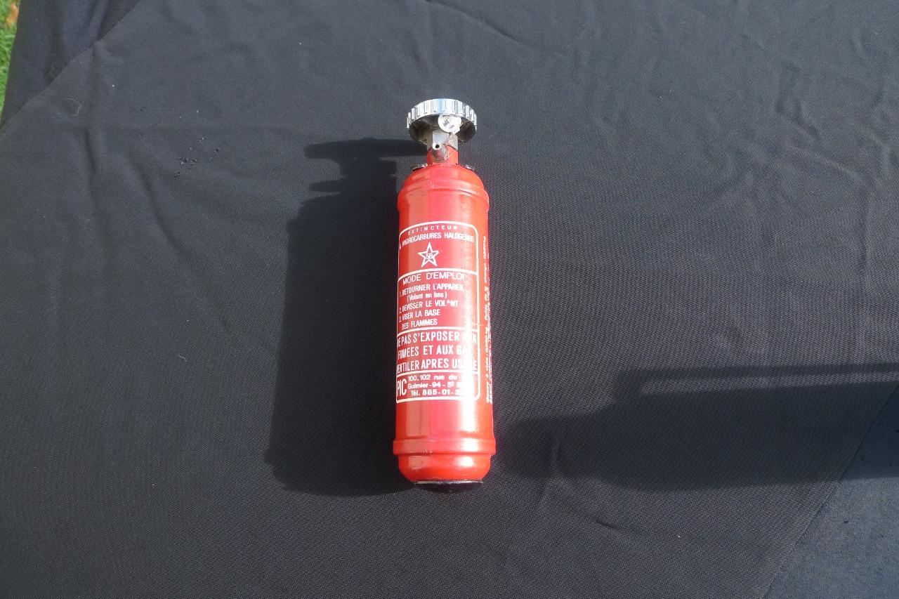 Extincteur de bord RENAULT 8 (R8) Gordini LesAnciennes.com