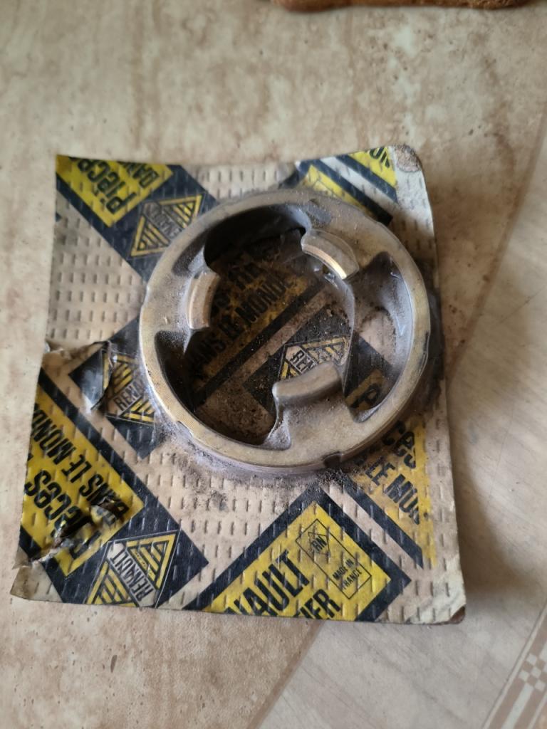 Bague RENAULT 4L (R4L) LesAnciennes.com