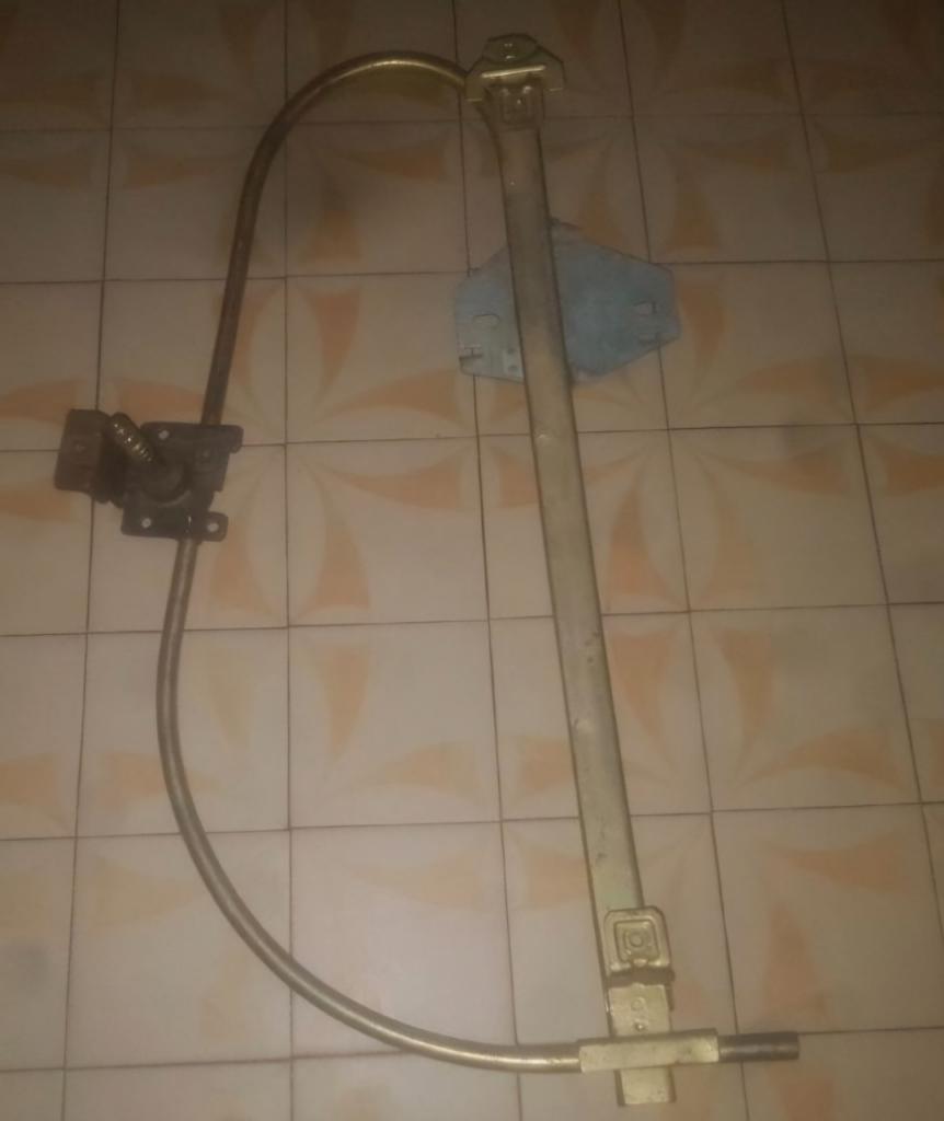 Lève vitre arrière droit Renault 19 (R19) LesAnciennes.com