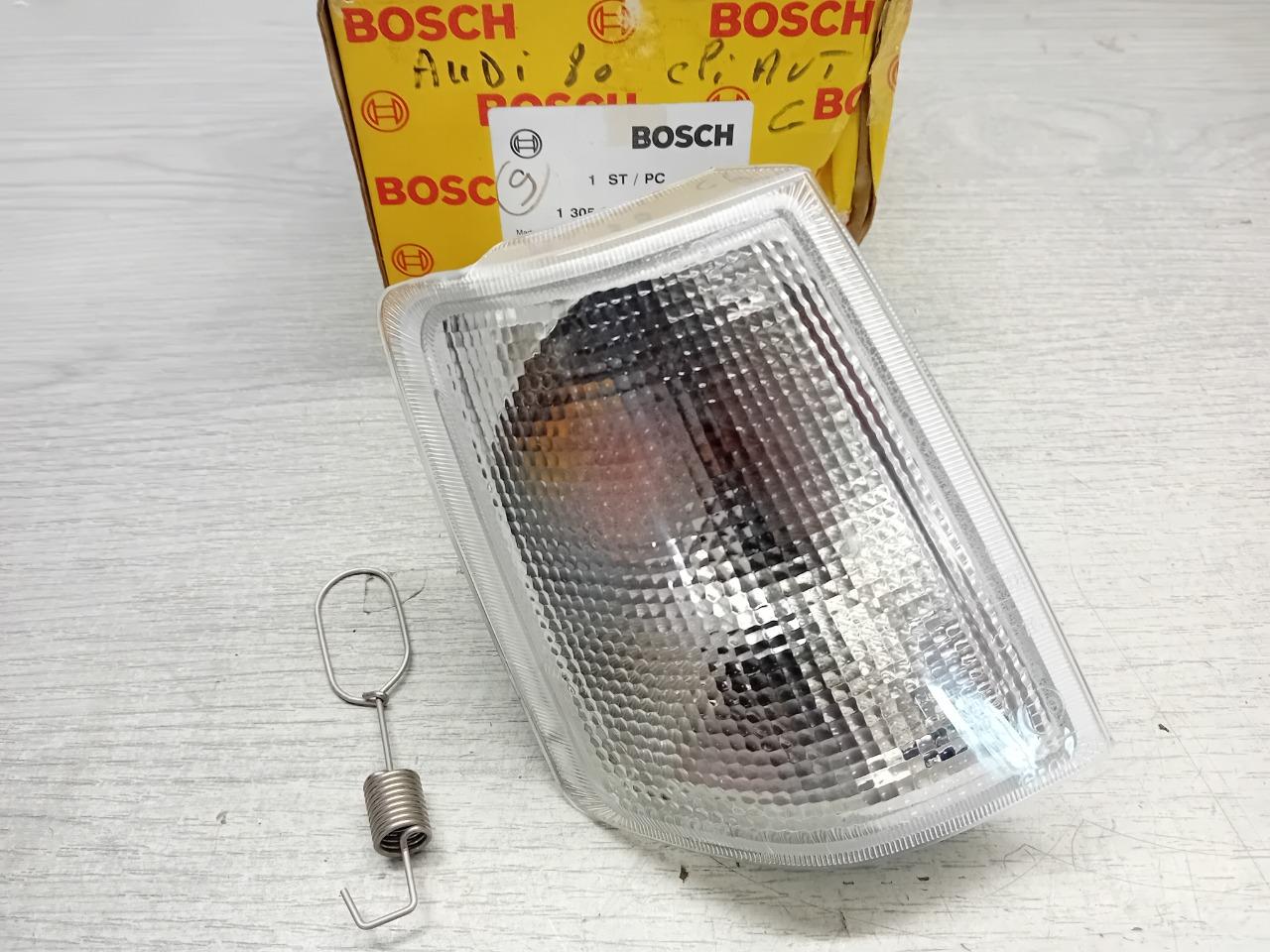 1305230906 FEU CLIGNOTANT AVANT DROIT AUDI 80 LesAnciennes.com