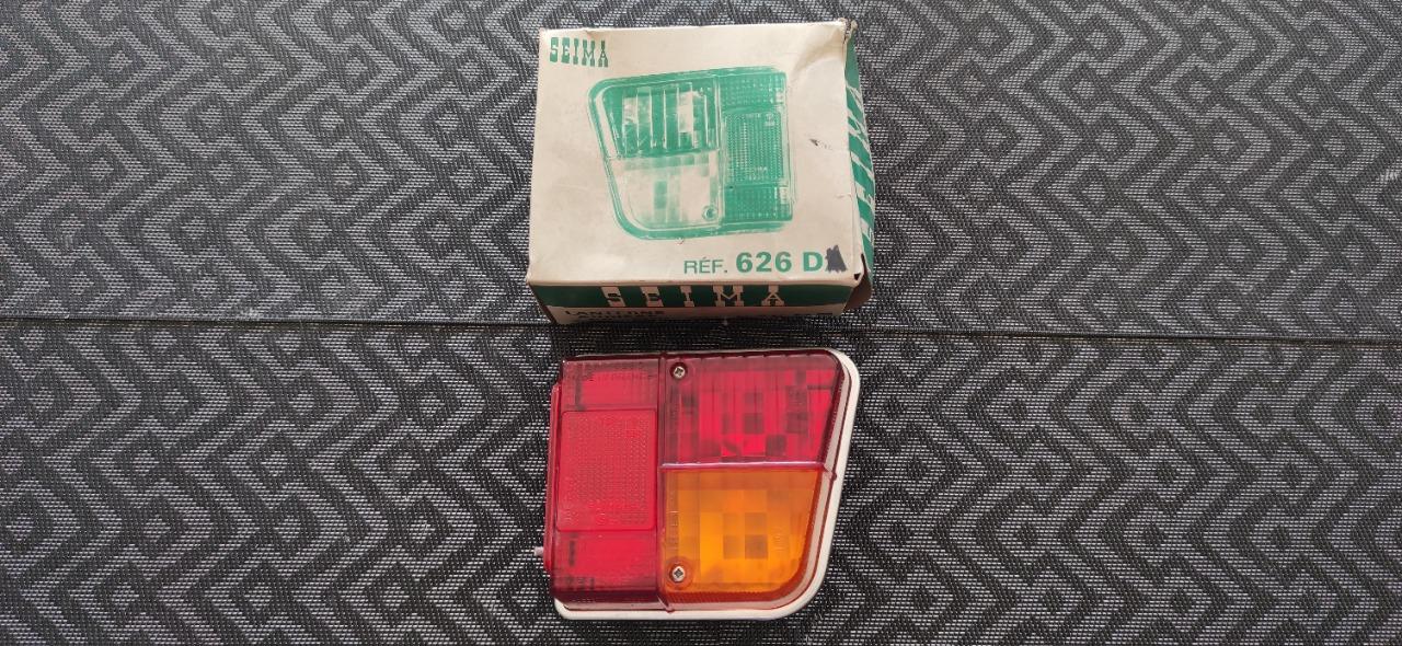 Feu arrière droit CITROEN 2CV LesAnciennes.com