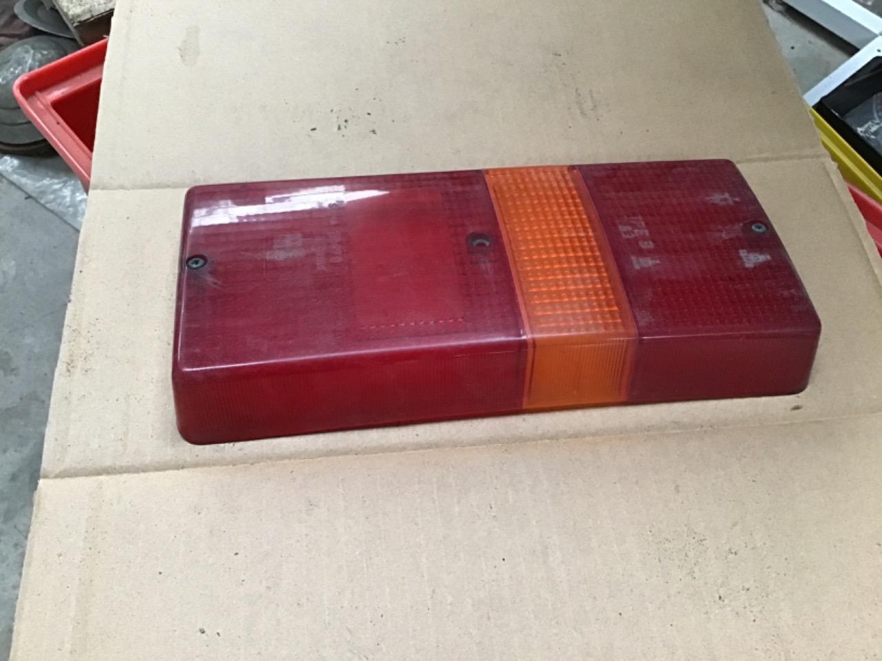 CABOCHON ARRIÈRE DROIT RENAULT 4L (R4L) F6. RODÉO LesAnciennes.com