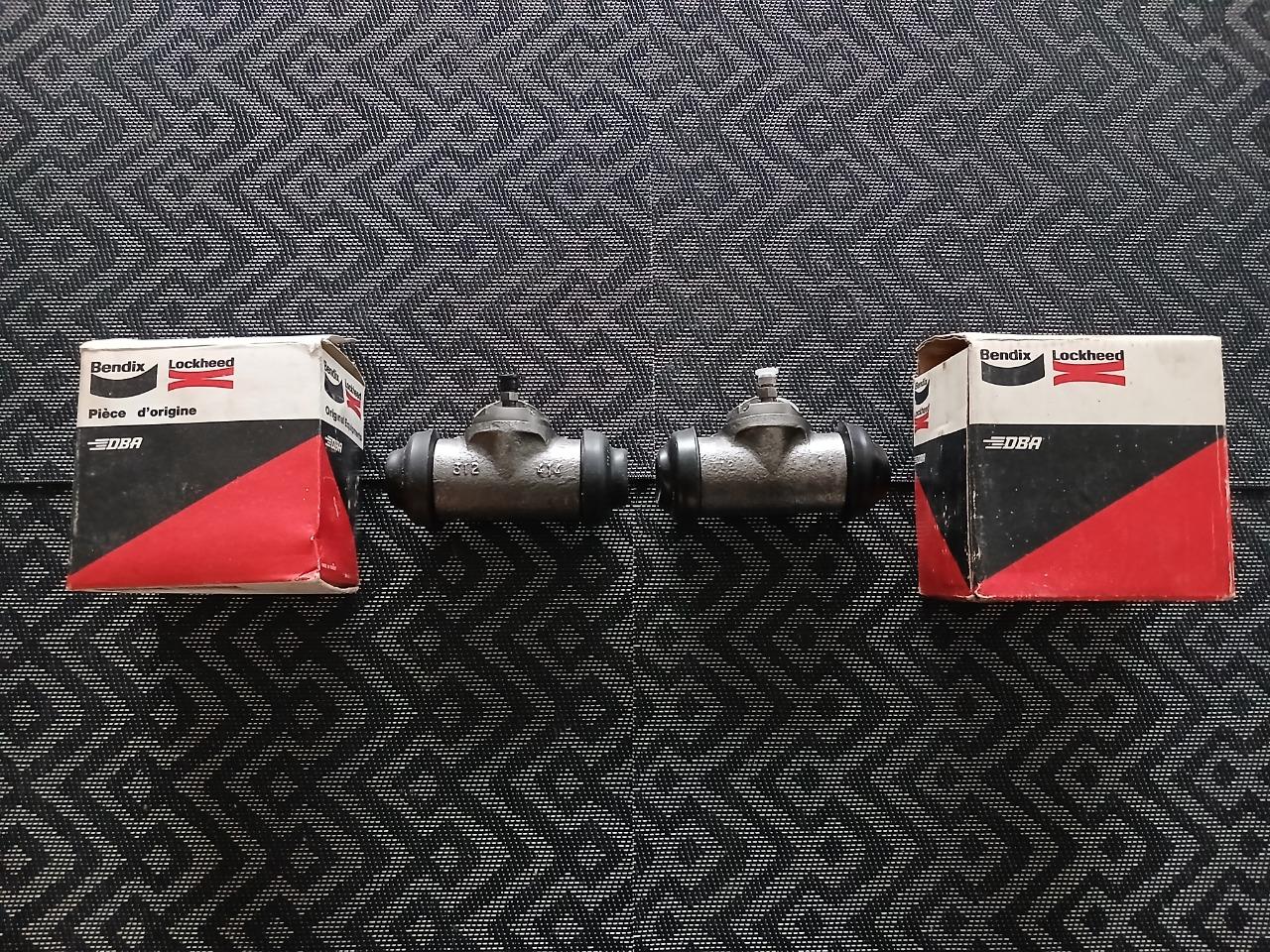 Cylindres de freins arrière PEUGEOT 404 U LesAnciennes.com