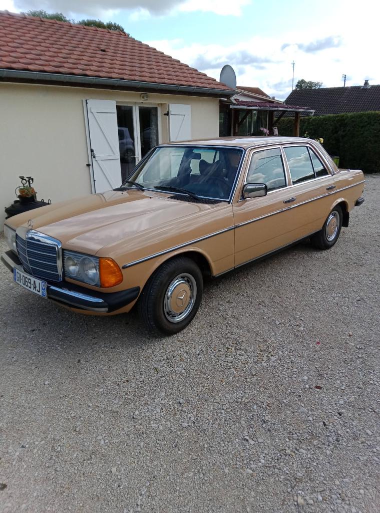 MERCEDES 230 berline - 1977 LesAnciennes.com