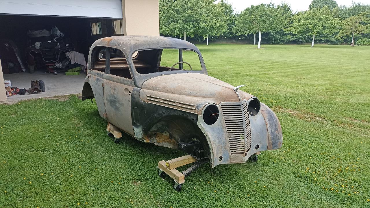 RENAULT Juvaquatre AEB3 - 1939 LesAnciennes.com