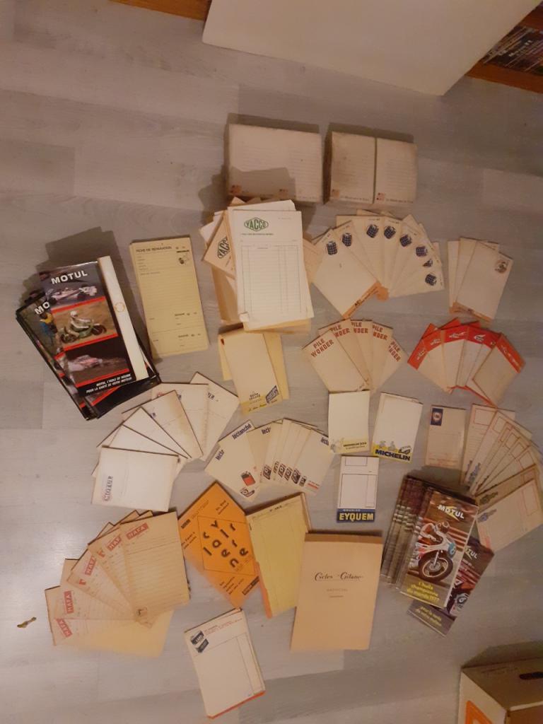 Lot carnets de garage années 60/70 LesAnciennes.com