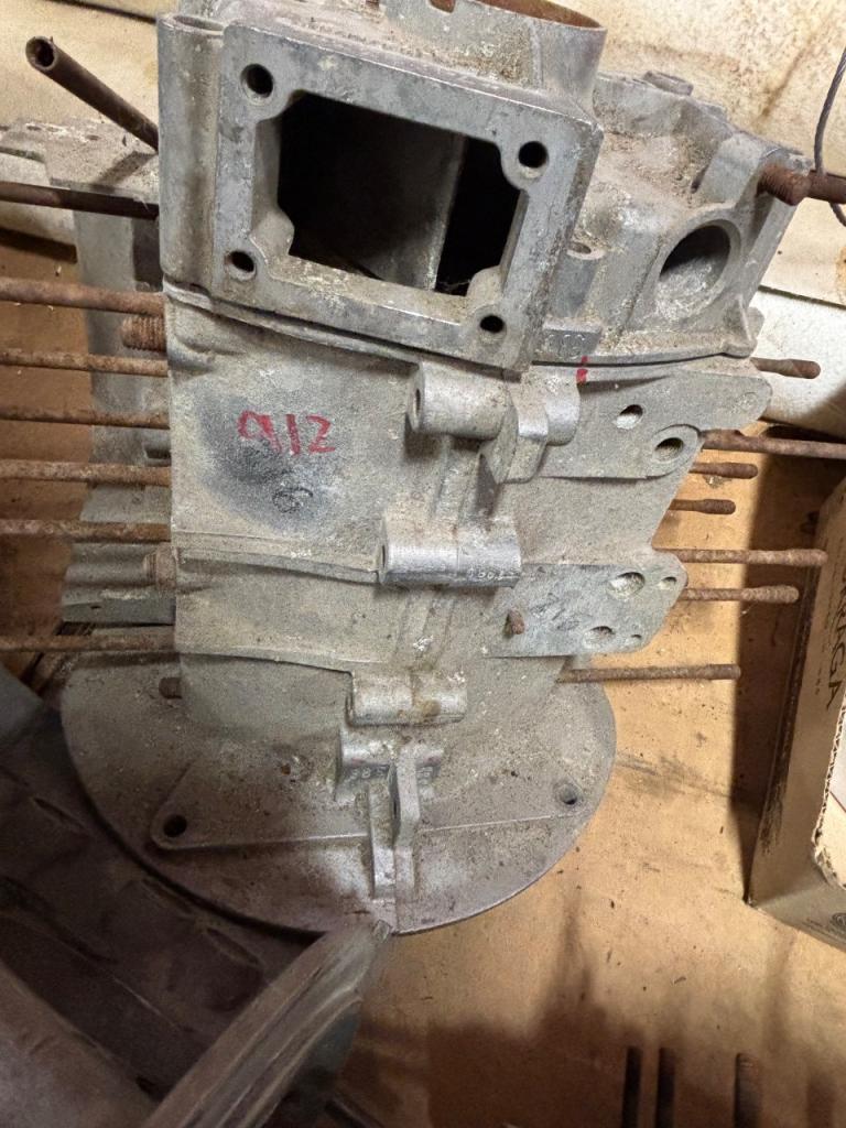 Lot de pièces PORSCHE 356 toutes LesAnciennes.com