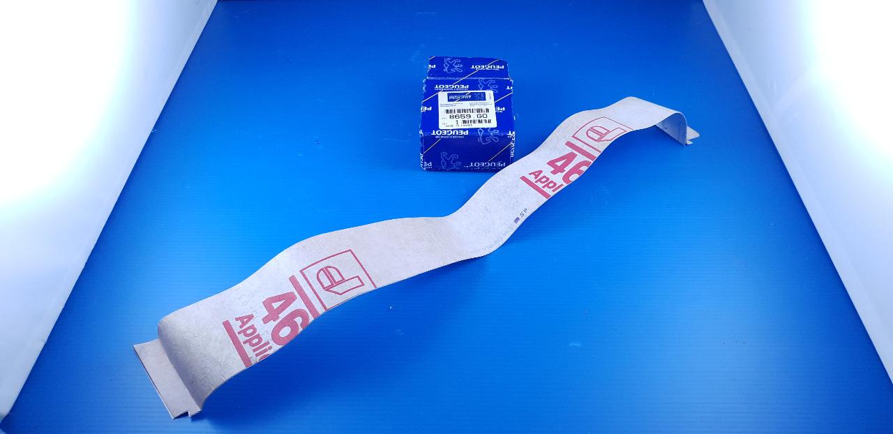 Bande Décorative montant cent. pied milieu PEUGEOT LesAnciennes.com